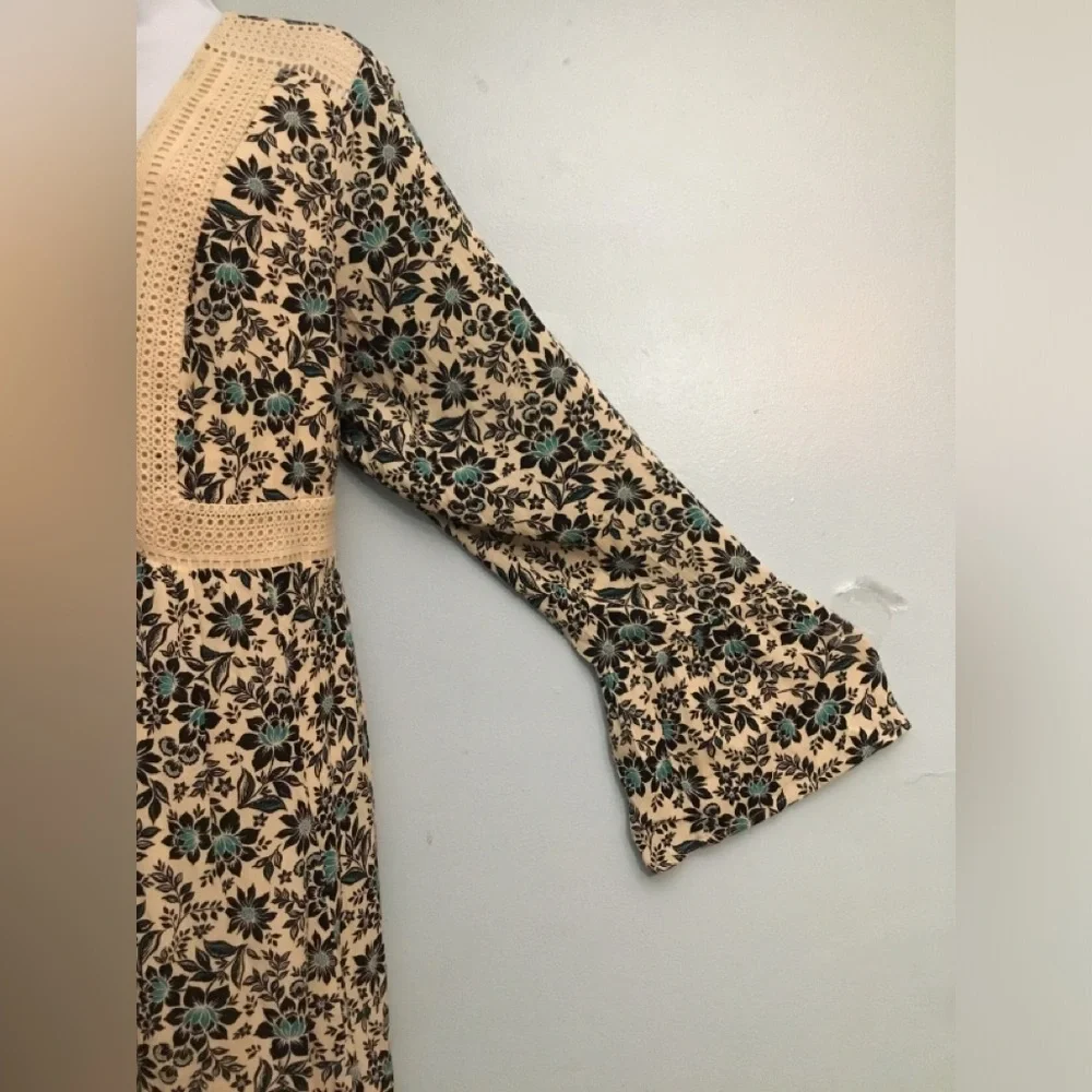 torrid Cream Floral Crochet-Trim Maxi Dress with Teal Accents - Picture 5 of 16